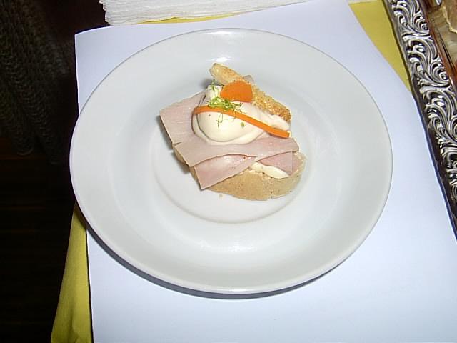 Weibrot mit gekochtem Schinken und Sauce Tartar.jpg